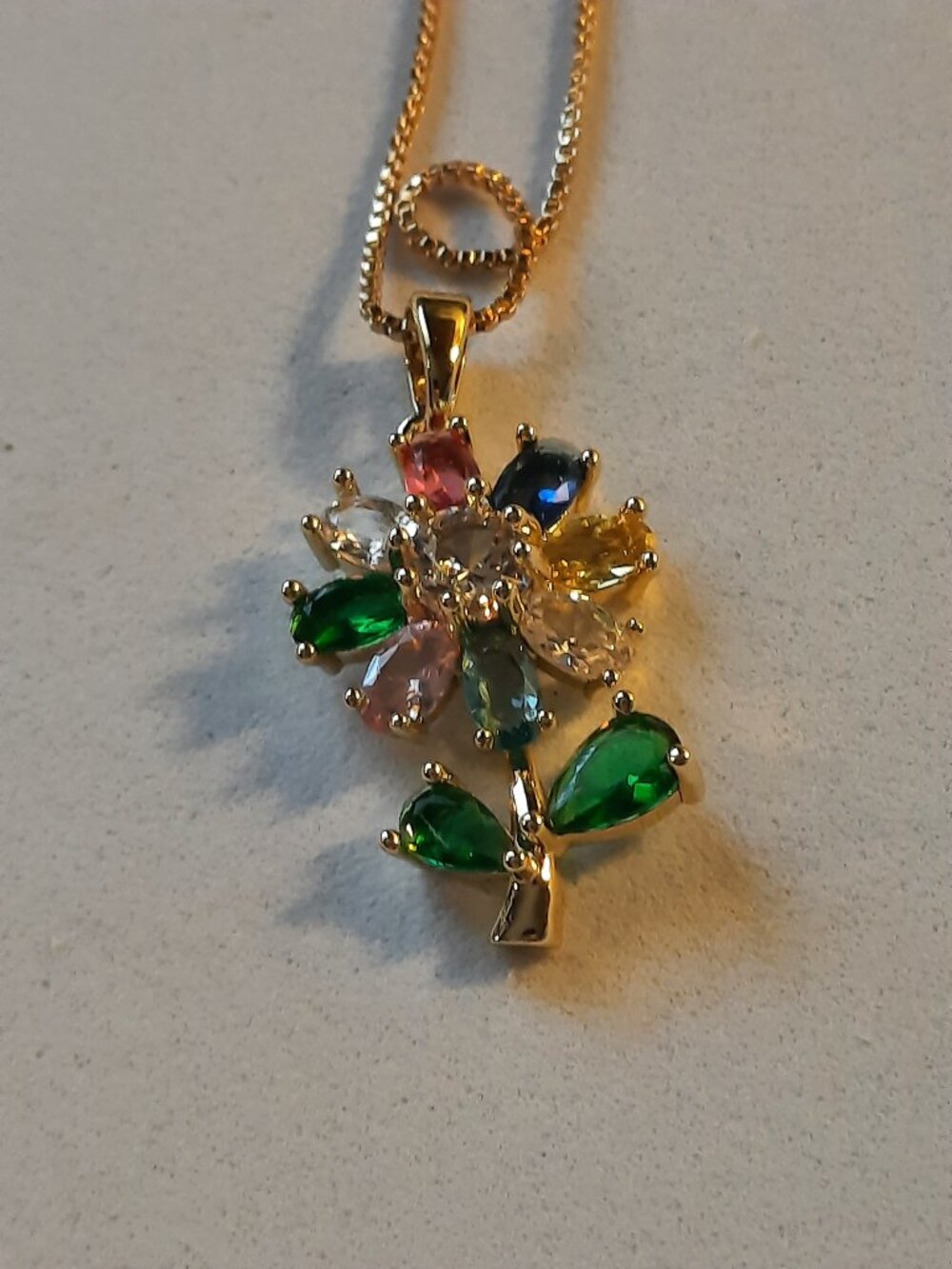 Brand New 18k Gold Plated Fashionable Flower Micro-Set Zircon Necklace